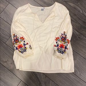 Flowy tunic with floral embroidery